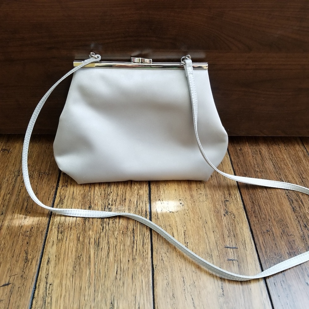 LIZ CLAIBORNE SILVER SATIN EVENING CROSSBODY PURSE